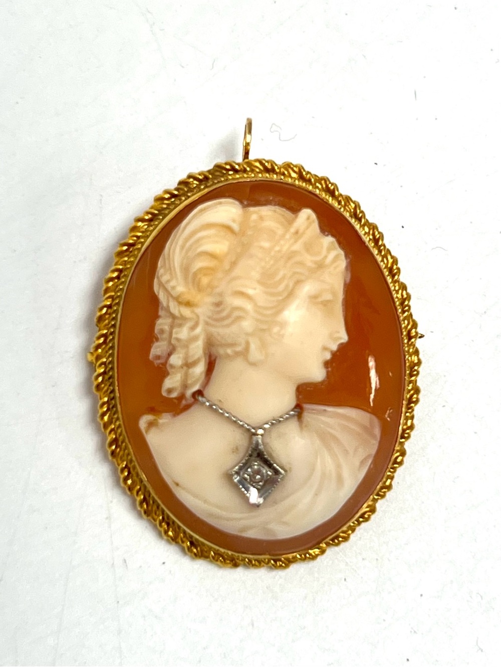 14 karat cameo pendant with diamond